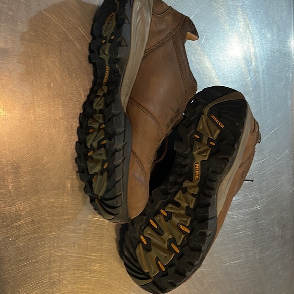 Cabelas Meindl hiking shoes. Mens 8w. Great condition. - Picture 4 of 4